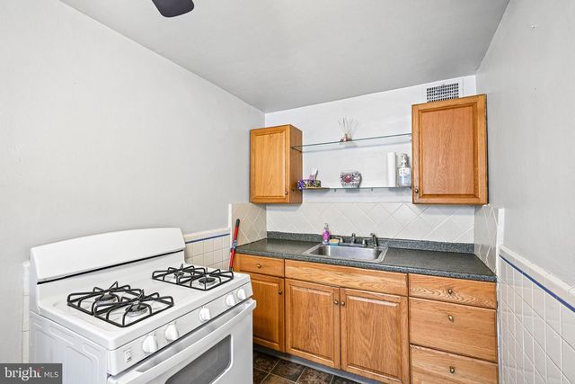1302 WYCOMBE AVE, Darby, PA 19023