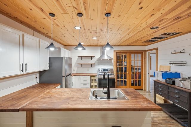 22790 NORRIS PEAK RD, Rapid City, SD 57702