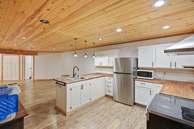 22790 NORRIS PEAK RD, Rapid City, SD 57702
