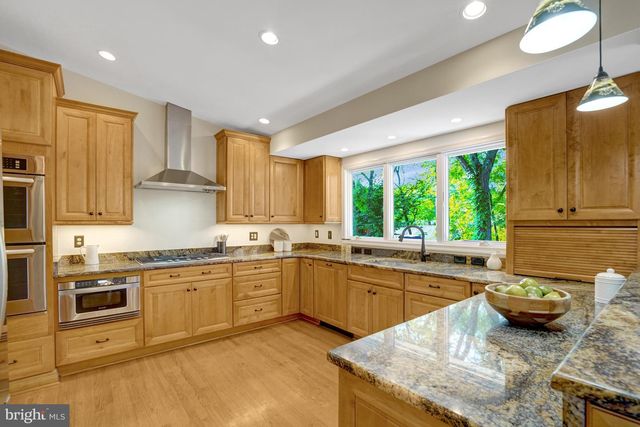 2421 STIRRUP LN, Alexandria, VA 22308