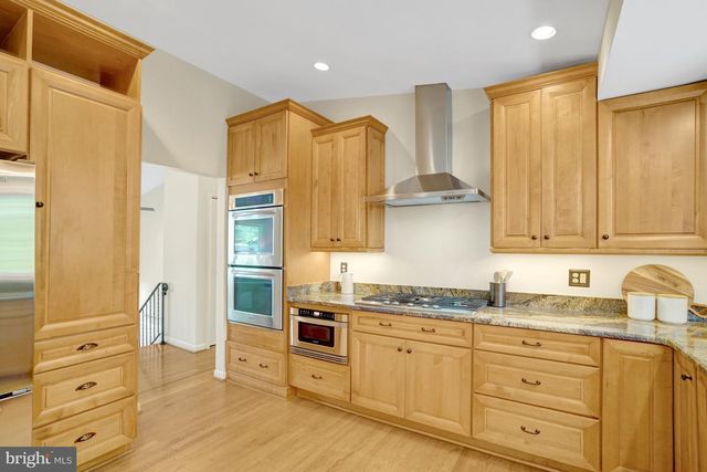 2421 STIRRUP LN, Alexandria, VA 22308