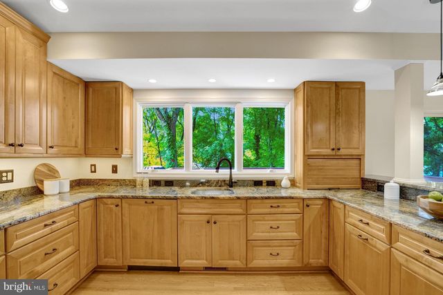 2421 STIRRUP LN, Alexandria, VA 22308