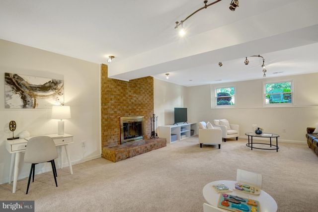 2421 STIRRUP LN, Alexandria, VA 22308