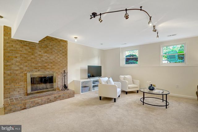 2421 STIRRUP LN, Alexandria, VA 22308