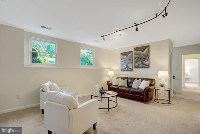 2421 STIRRUP LN, Alexandria, VA 22308