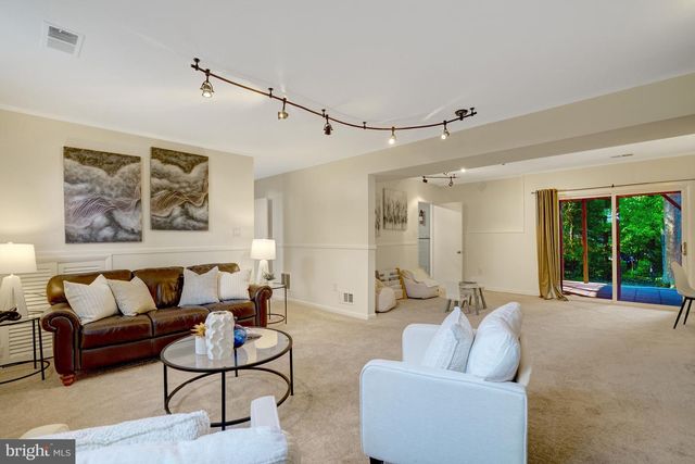 2421 STIRRUP LN, Alexandria, VA 22308