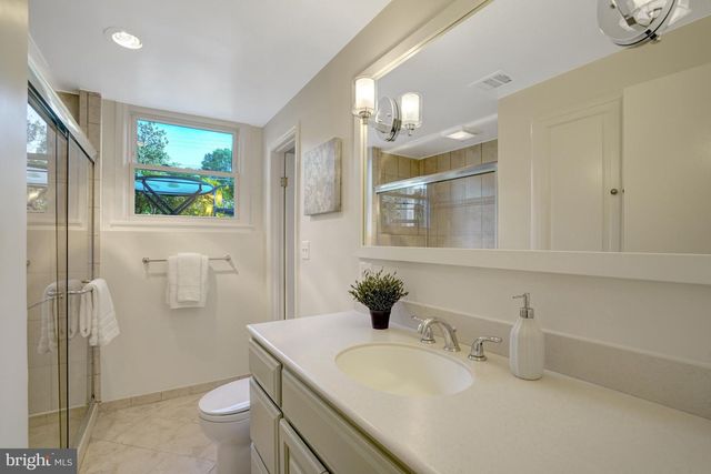 2421 STIRRUP LN, Alexandria, VA 22308
