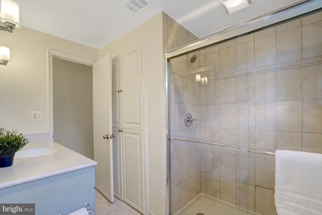2421 STIRRUP LN, Alexandria, VA 22308