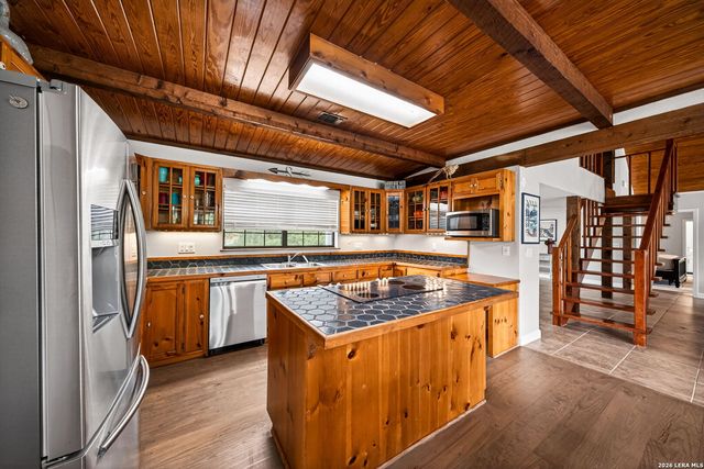 199 LAKESHORE DR S, Bandera, TX 78003