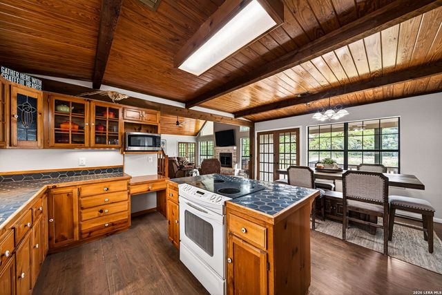 199 LAKESHORE DR S, Bandera, TX 78003