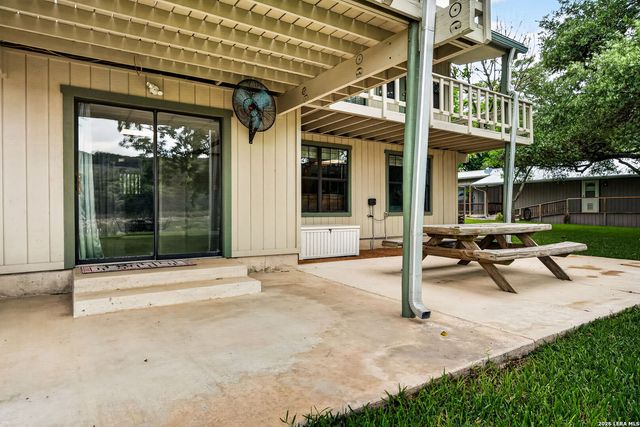 199 LAKESHORE DR S, Bandera, TX 78003