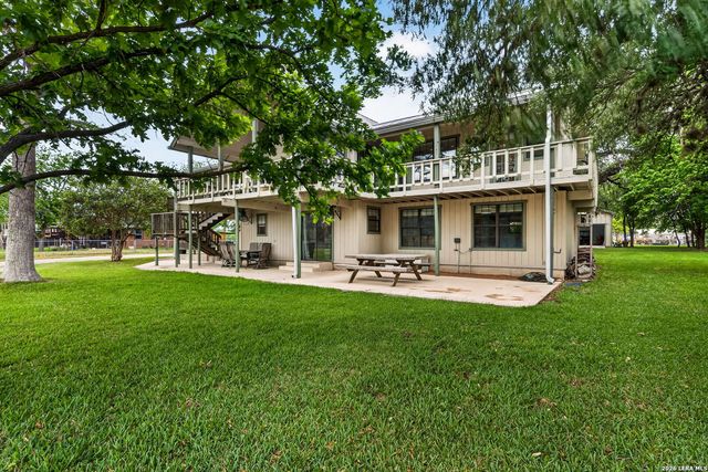 199 LAKESHORE DR S, Bandera, TX 78003
