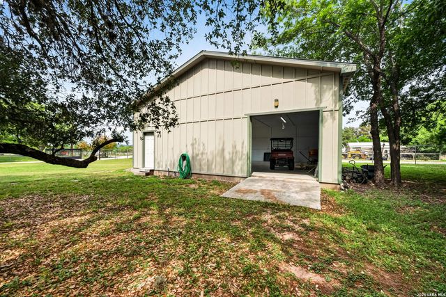 199 LAKESHORE DR S, Bandera, TX 78003