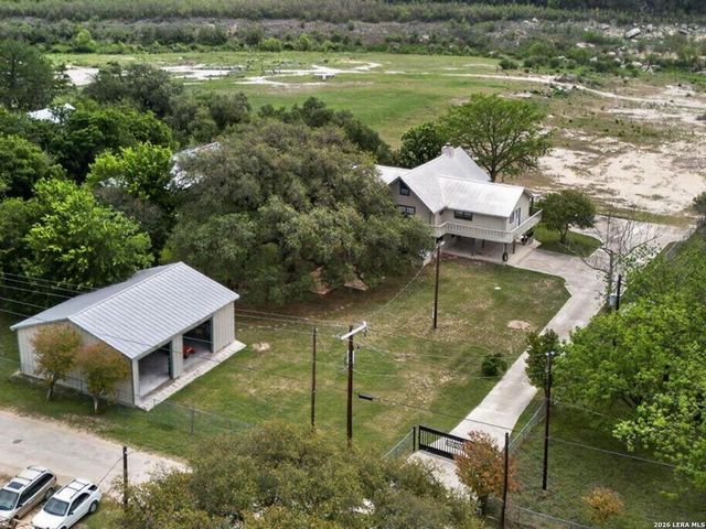 199 LAKESHORE DR S, Bandera, TX 78003