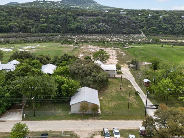 199 LAKESHORE DR S, Bandera, TX 78003