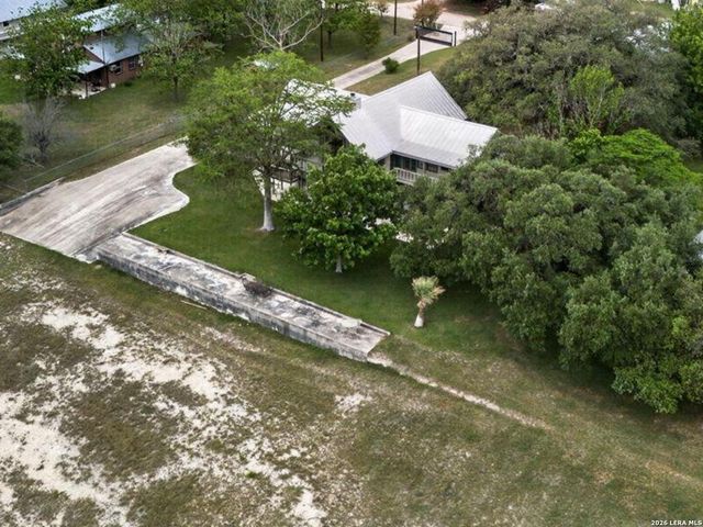 199 LAKESHORE DR S, Bandera, TX 78003