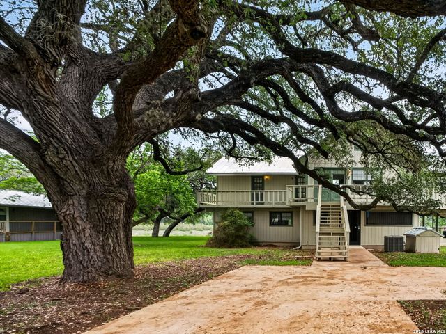 199 LAKESHORE DR S, Bandera, TX 78003