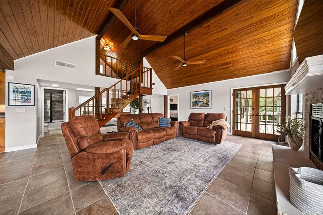 199 LAKESHORE DR S, Bandera, TX 78003