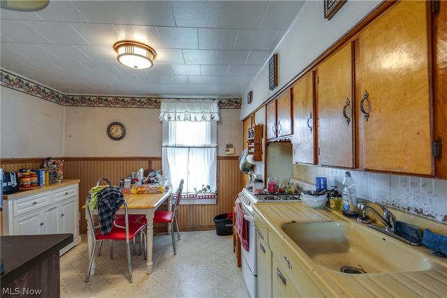 3797 Harper Avenue, Barberton, OH 44203