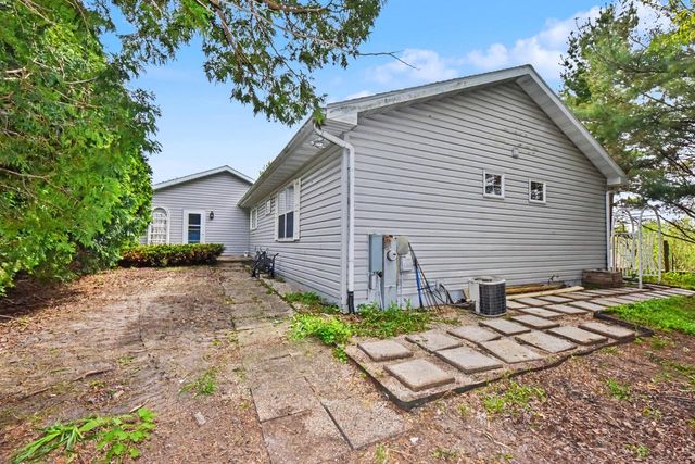 1168 W Bluestem COURT, Elkhorn, WI 53121