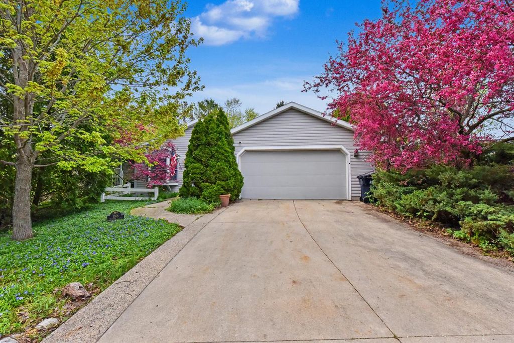 1168 W Bluestem COURT, Elkhorn, WI 53121