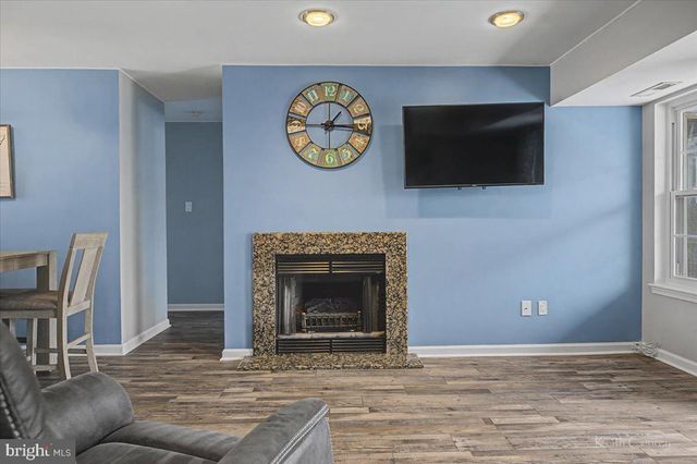 496 REVERE DR, Southampton, PA 18966