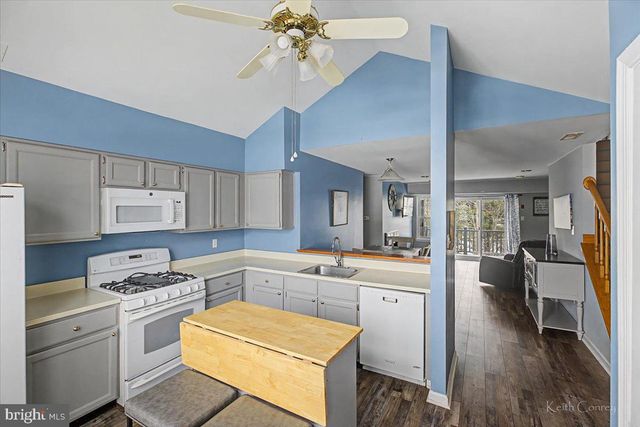 496 REVERE DR, Southampton, PA 18966