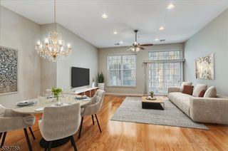 1302 Four Seasons Dr, Wayne Twp., NJ 07470