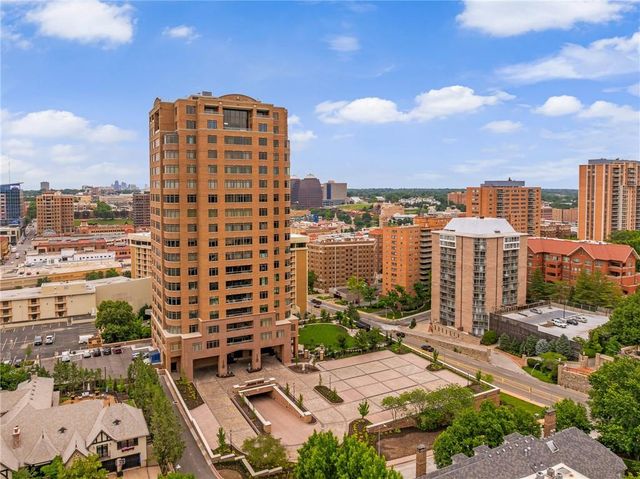 400 W 49th Terrace 2032, Kansas City, MO 64112
