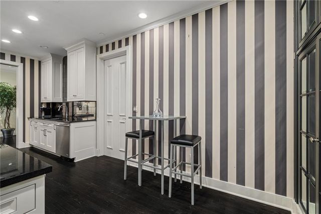 400 W 49th Terrace 2032, Kansas City, MO 64112