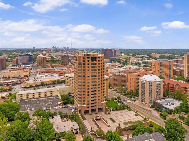 400 W 49th Terrace 2032, Kansas City, MO 64112