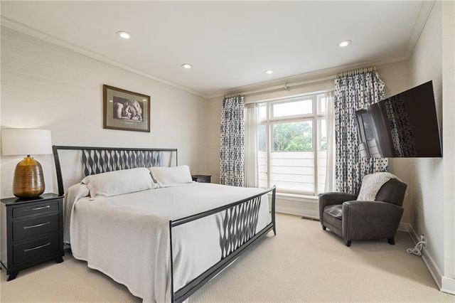 400 W 49th Terrace 2032, Kansas City, MO 64112