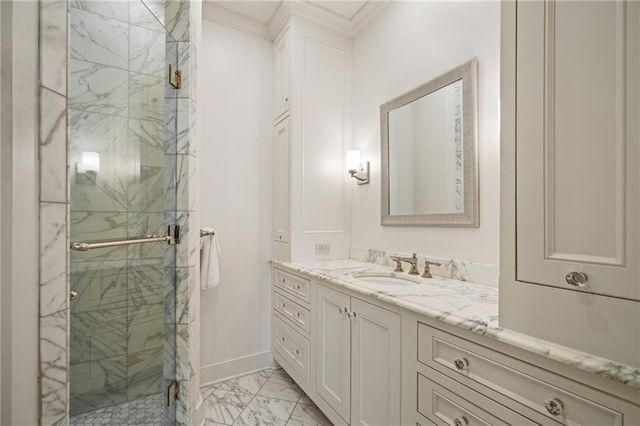 400 W 49th Terrace 2032, Kansas City, MO 64112