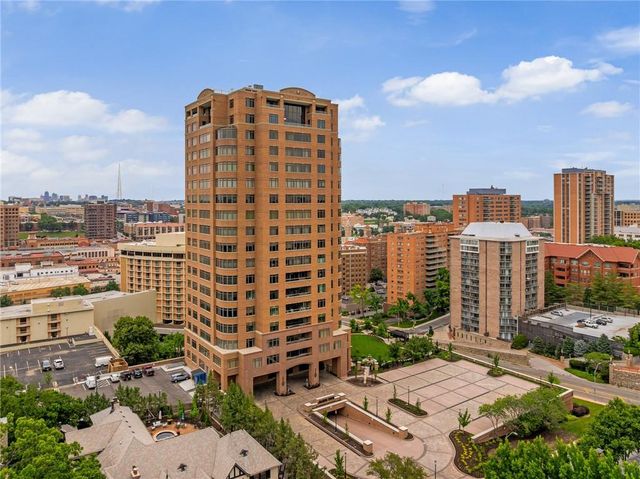400 W 49th Terrace 2032, Kansas City, MO 64112