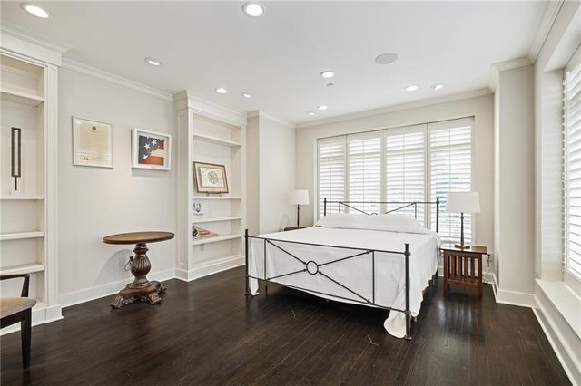 400 W 49th Terrace 2032, Kansas City, MO 64112