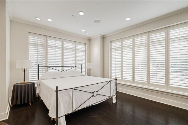 400 W 49th Terrace 2032, Kansas City, MO 64112