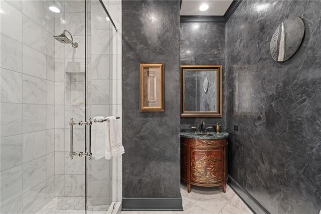 400 W 49th Terrace 2032, Kansas City, MO 64112