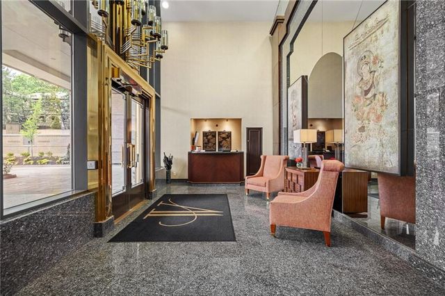 400 W 49th Terrace 2032, Kansas City, MO 64112