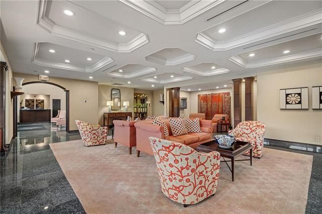 400 W 49th Terrace 2032, Kansas City, MO 64112
