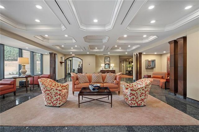 400 W 49th Terrace 2032, Kansas City, MO 64112