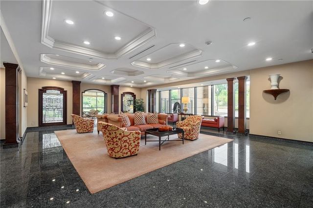 400 W 49th Terrace 2032, Kansas City, MO 64112