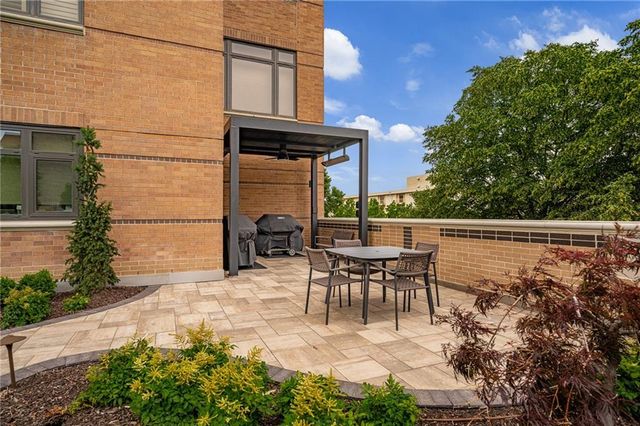 400 W 49th Terrace 2032, Kansas City, MO 64112