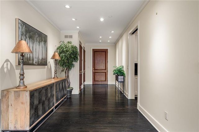 400 W 49th Terrace 2032, Kansas City, MO 64112
