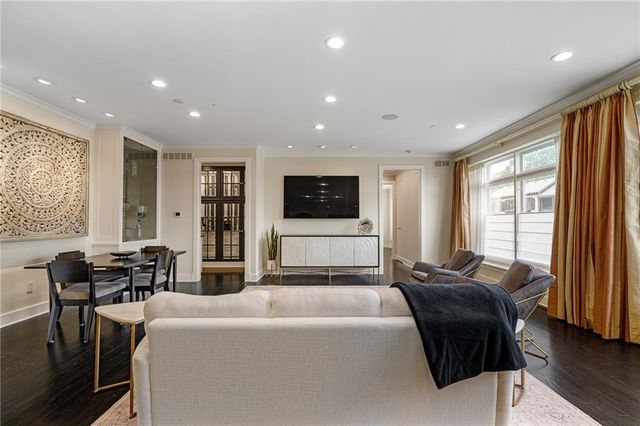 400 W 49th Terrace 2032, Kansas City, MO 64112