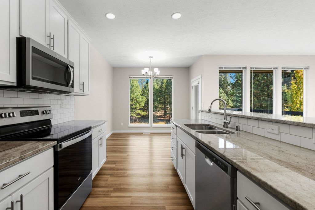 2905 S Custer Ln, Spokane, WA 99223 photo 3