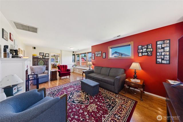 3704 Commercial Avenue, Anacortes, WA 98221