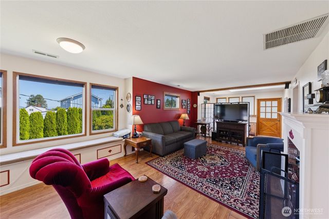 3704 Commercial Avenue, Anacortes, WA 98221