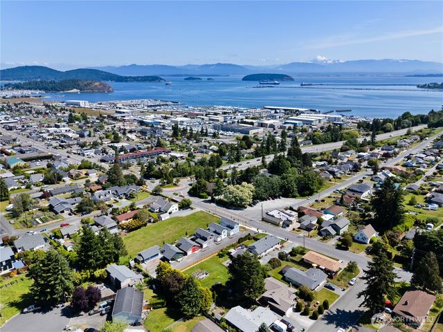 3704 Commercial Avenue, Anacortes, WA 98221