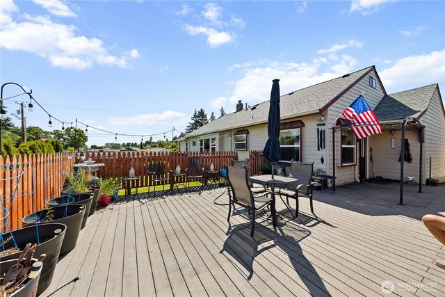 3704 Commercial Avenue, Anacortes, WA 98221