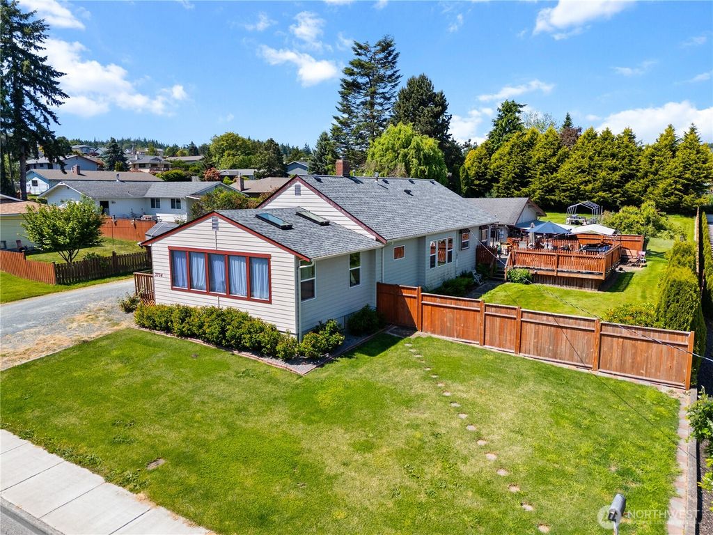 3704 Commercial Avenue, Anacortes, WA 98221